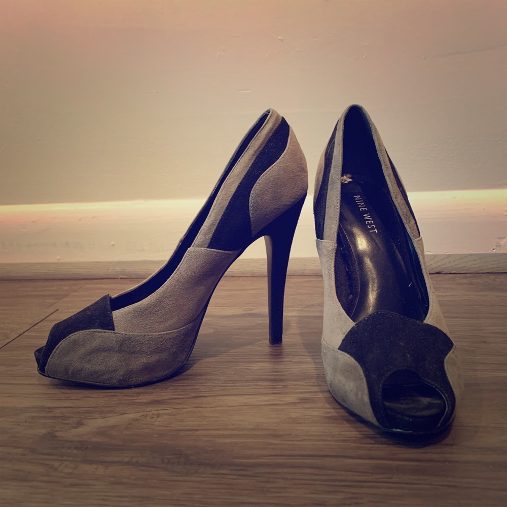 ✨✨NINE WEST CHIC GRAY & BLACK HEELS✨✨👠👠👠👠 - Picture 1 of 6